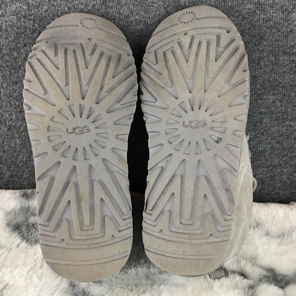 UGG Light Gray Suede Chukka Boots Size 8 - Picture 6 of 9